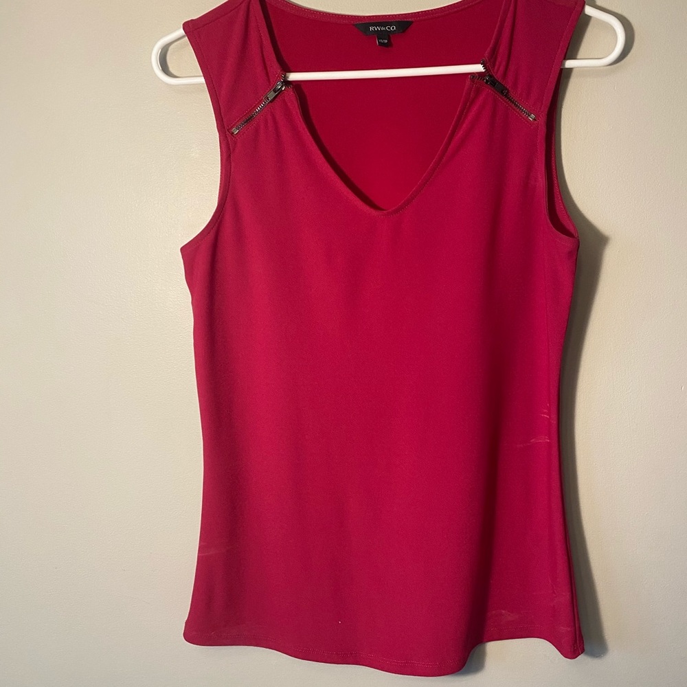 Sleeveless blouse